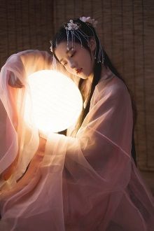 Trâu Già Ăn Cỏ Non Như Thế Nào?